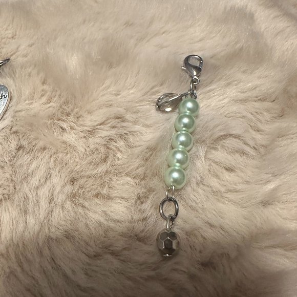 Zipper Pull - Picture 1 of 1